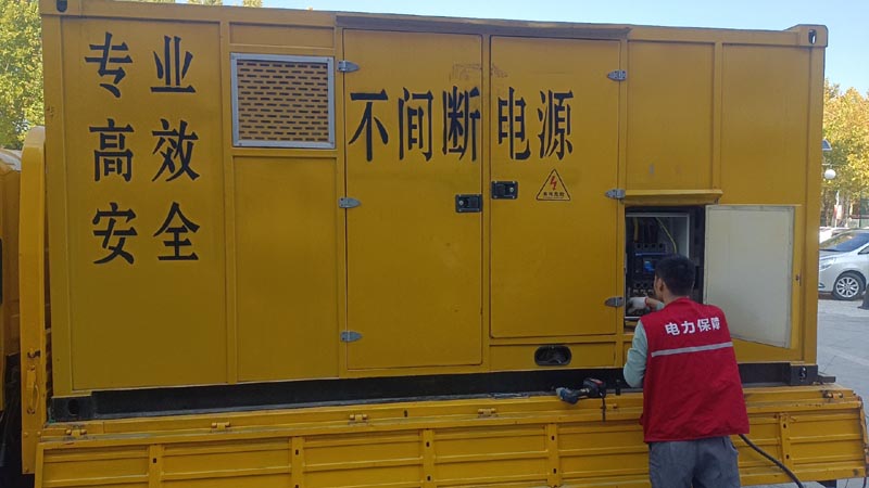 华池柴油发电机组和UPS电源配合使用时，如何避免切换过程中的电力中断？